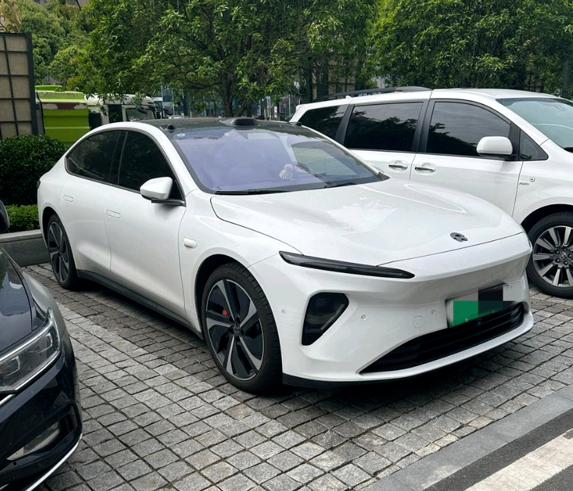 尊龙凯时ET7，逾越疾驰E300之选